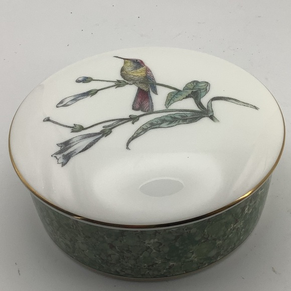 Vintage 1991 Wedgwood English Bone China Hummingbird Trinket Box - Picture 2 of 10